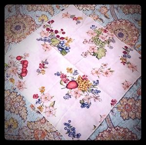 🎀 🌷 NWOT vintage floral handkerchief. Classic hanky - multi-colored flowers.